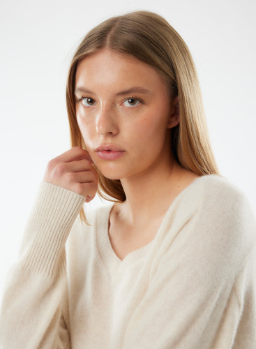 V-neck long sleeves sweater in Cashmere
