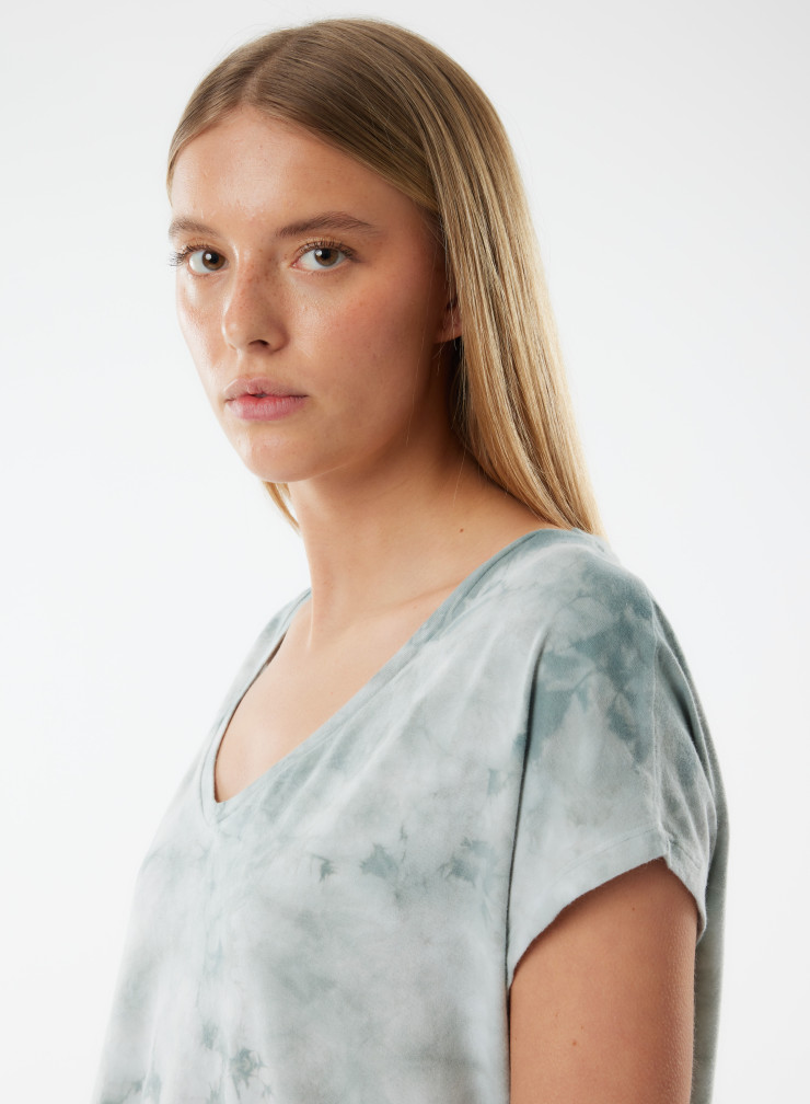 V-neck short sleeves t-shirt in Organic Cotton / Elastane
