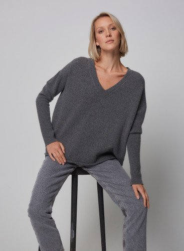 Wool / Cashmere V-neck sweater
